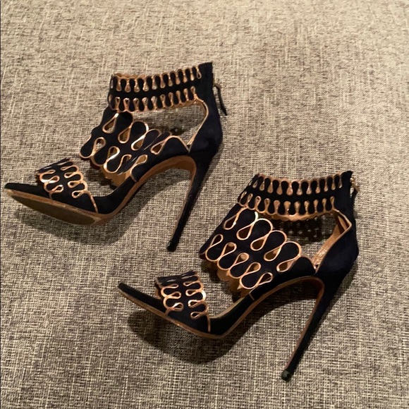 Alaia Black and rose gold stiletto - Picture 2 of 3